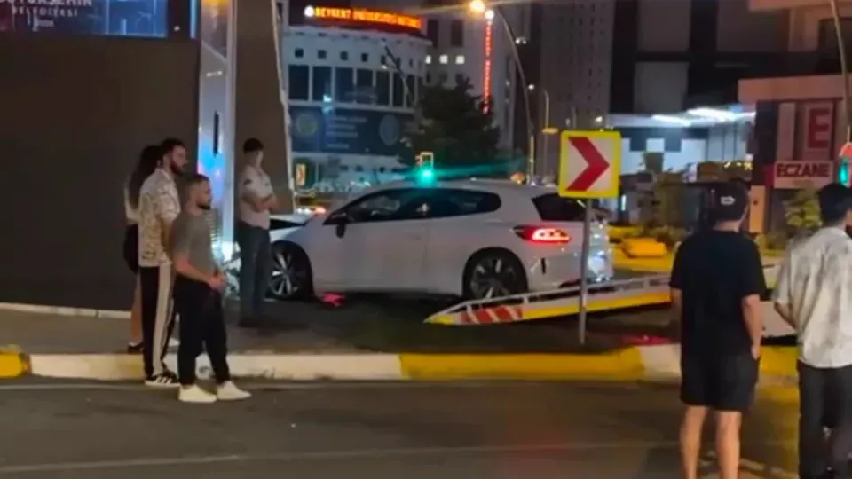 Beylikdüzü'nde Trajik Ölüm: Silahlı Saldırı Sonrası Kaza Yaptı görseli