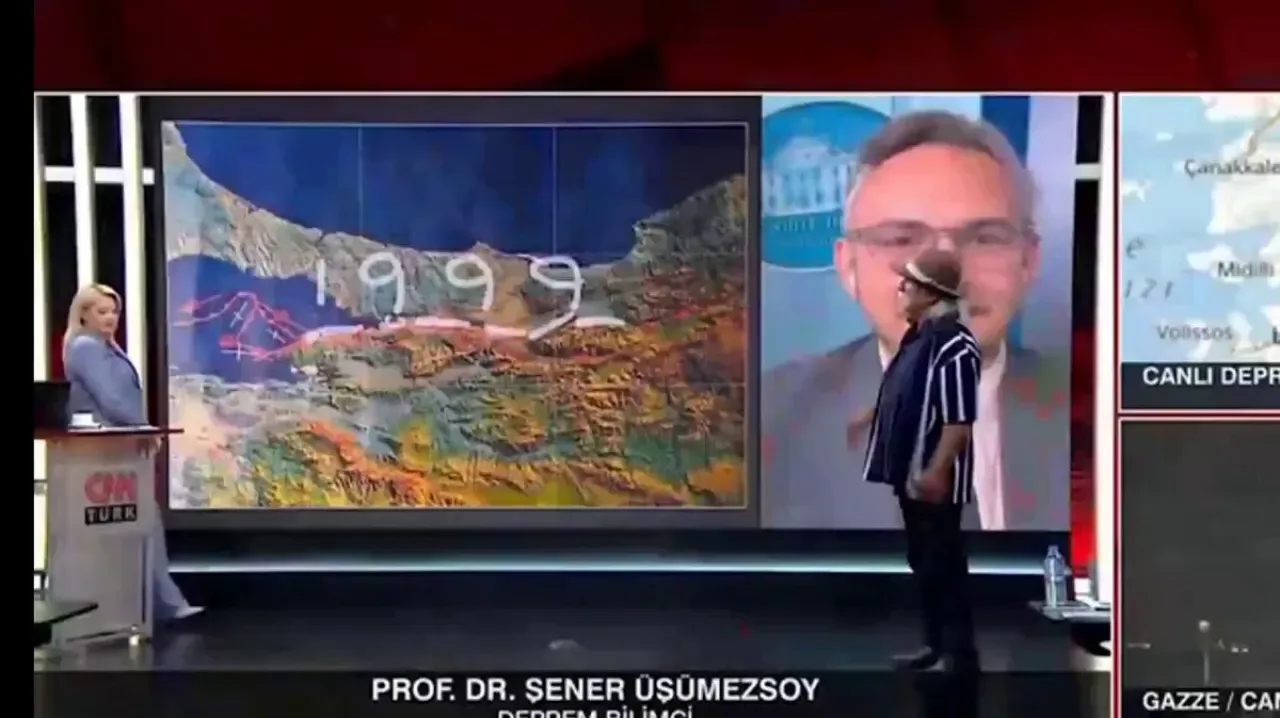 Şener Üşümezsoy, CNN TÜRK Canlı Yayınında Sunucuya Tepki Gösterdi Şener Üşümezsoy, CNN TÜRK Canlı Yayınında Sunucuya Tepki Gösterdi