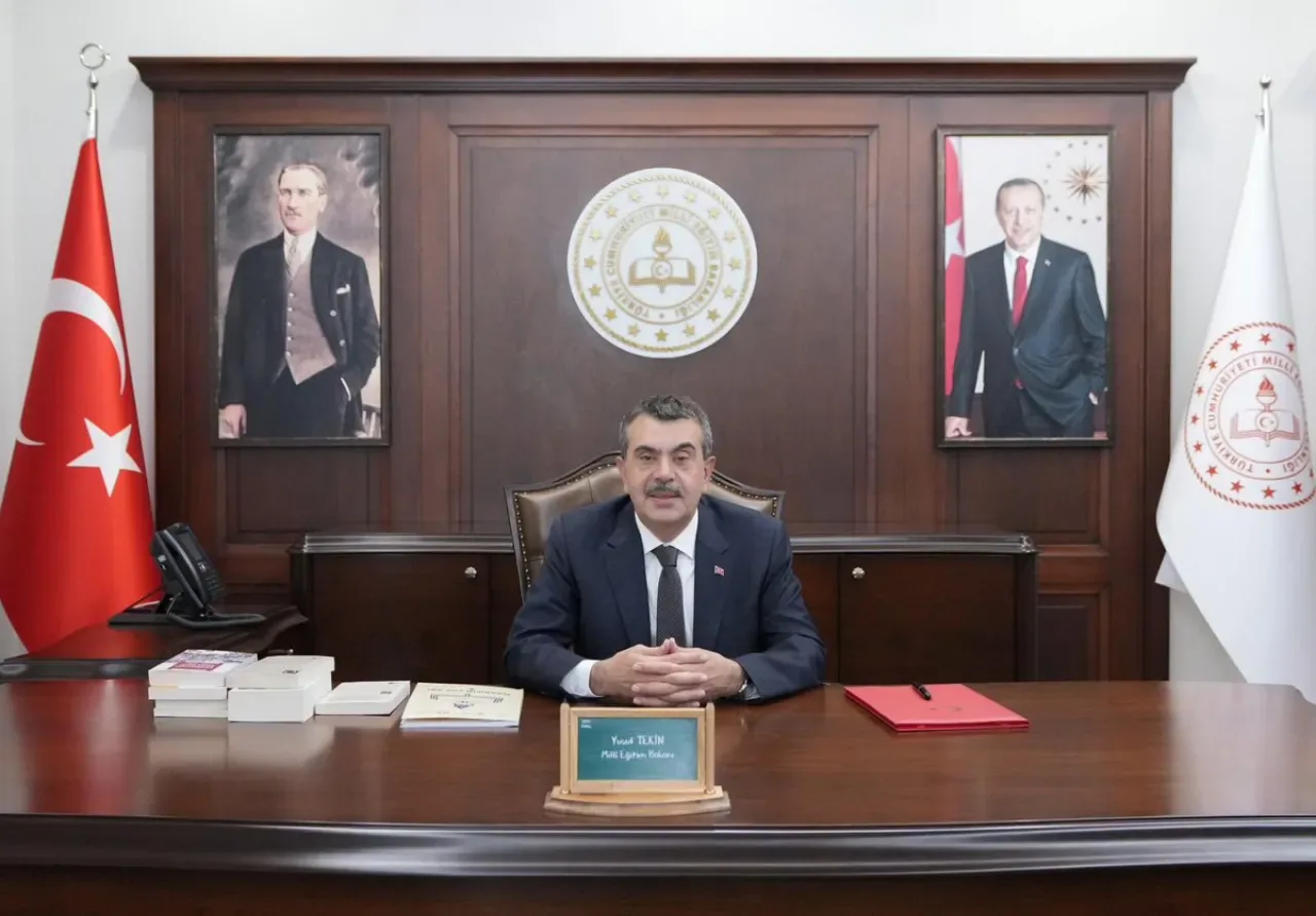 Cumhuriyet'in 100. Yılında Eğitimde Milletin Sesi Vurgusu Cumhuriyet'in 100. Yılında Eğitimde Milletin Sesi Vurgusu