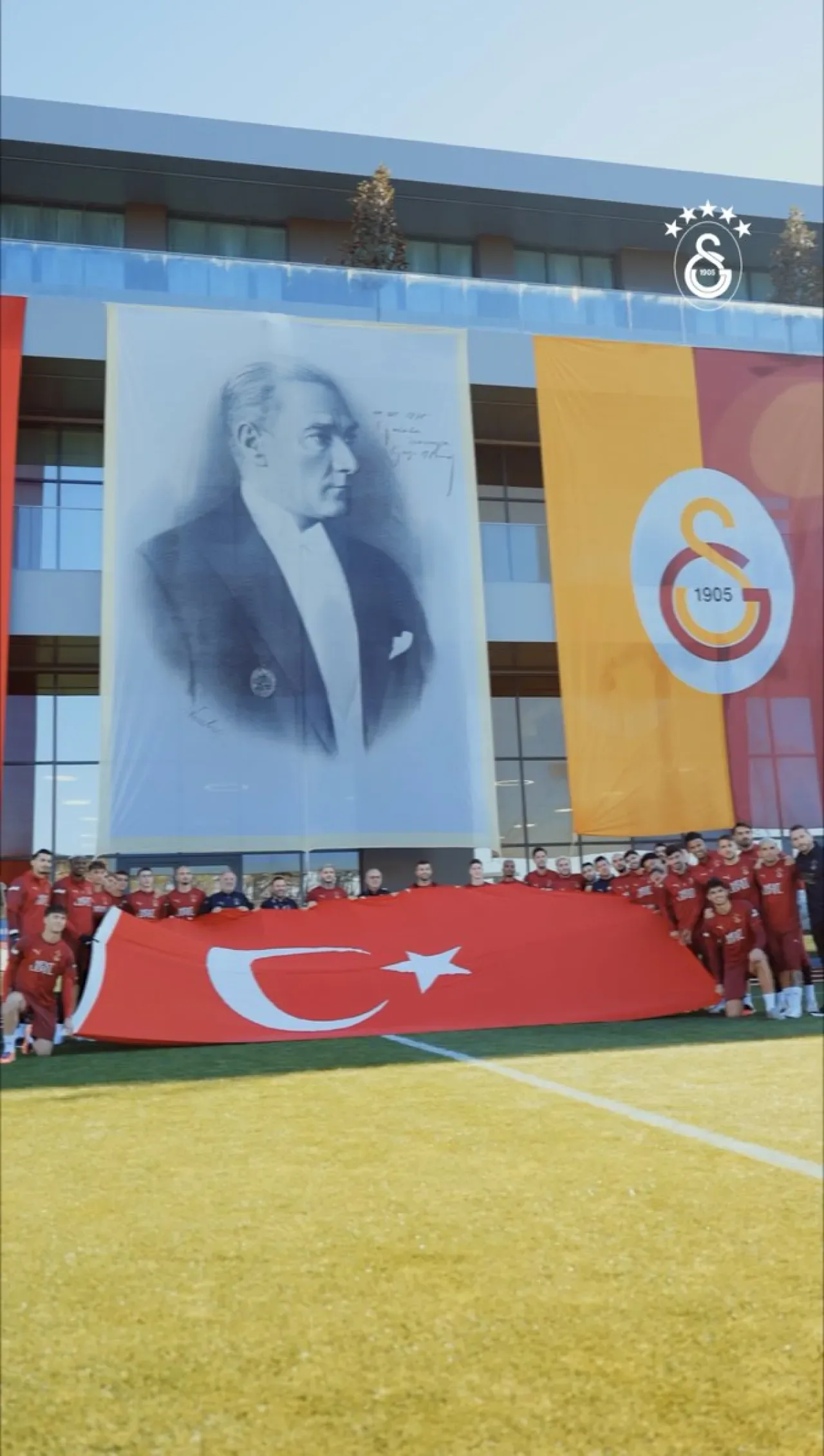 Galatasaray Spor Kulübü'nden 29 Ekim Cumhuriyet Bayramı Mesajı Galatasaray Spor Kulübü'nden 29 Ekim Cumhuriyet Bayramı Mesajı