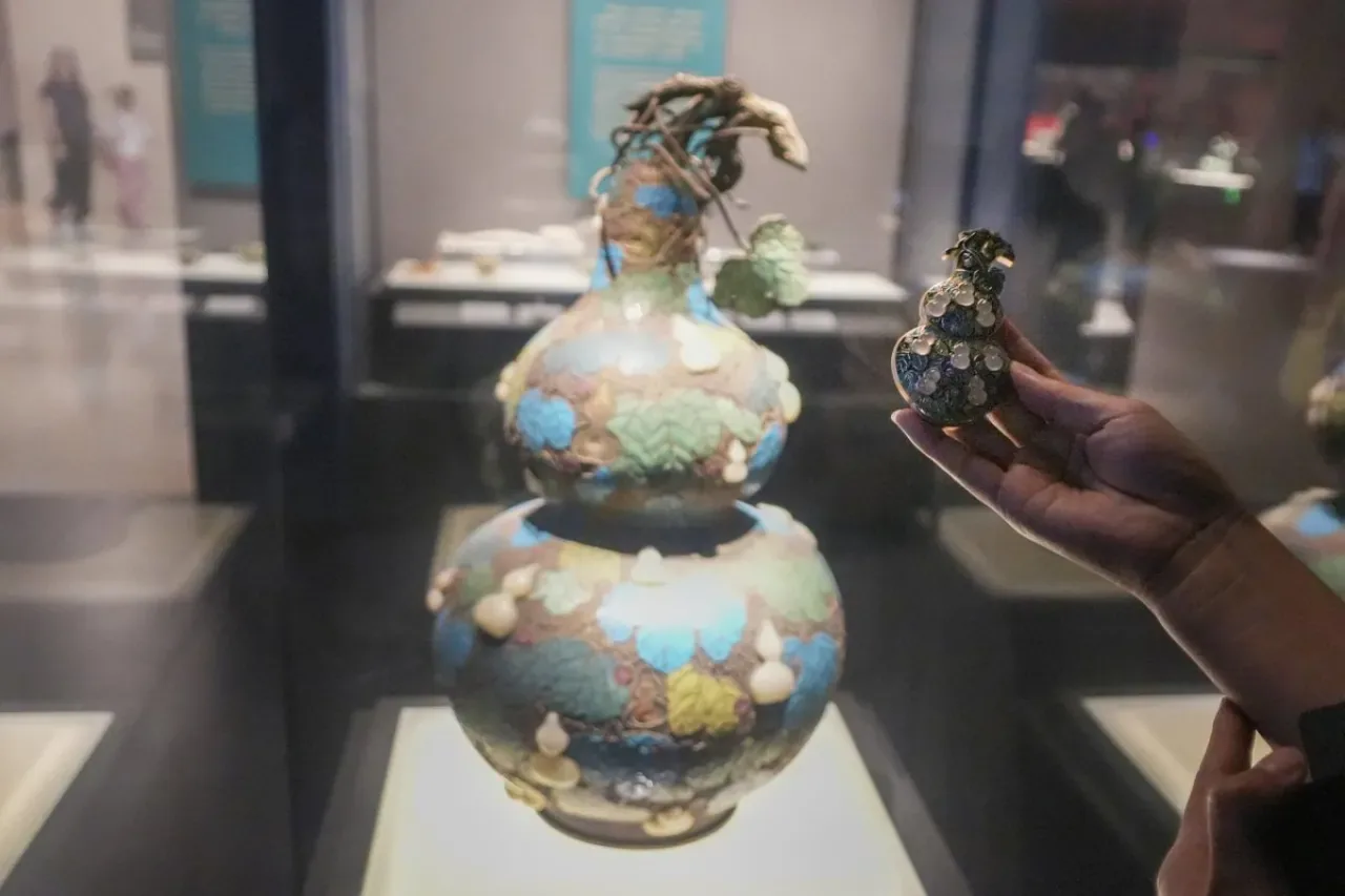 Müze Ziyaretçileri Arasında Buzdolabı Mıknatıslarına İlgi Artıyor Müze Ziyaretçileri Arasında Buzdolabı Mıknatıslarına İlgi Artıyor