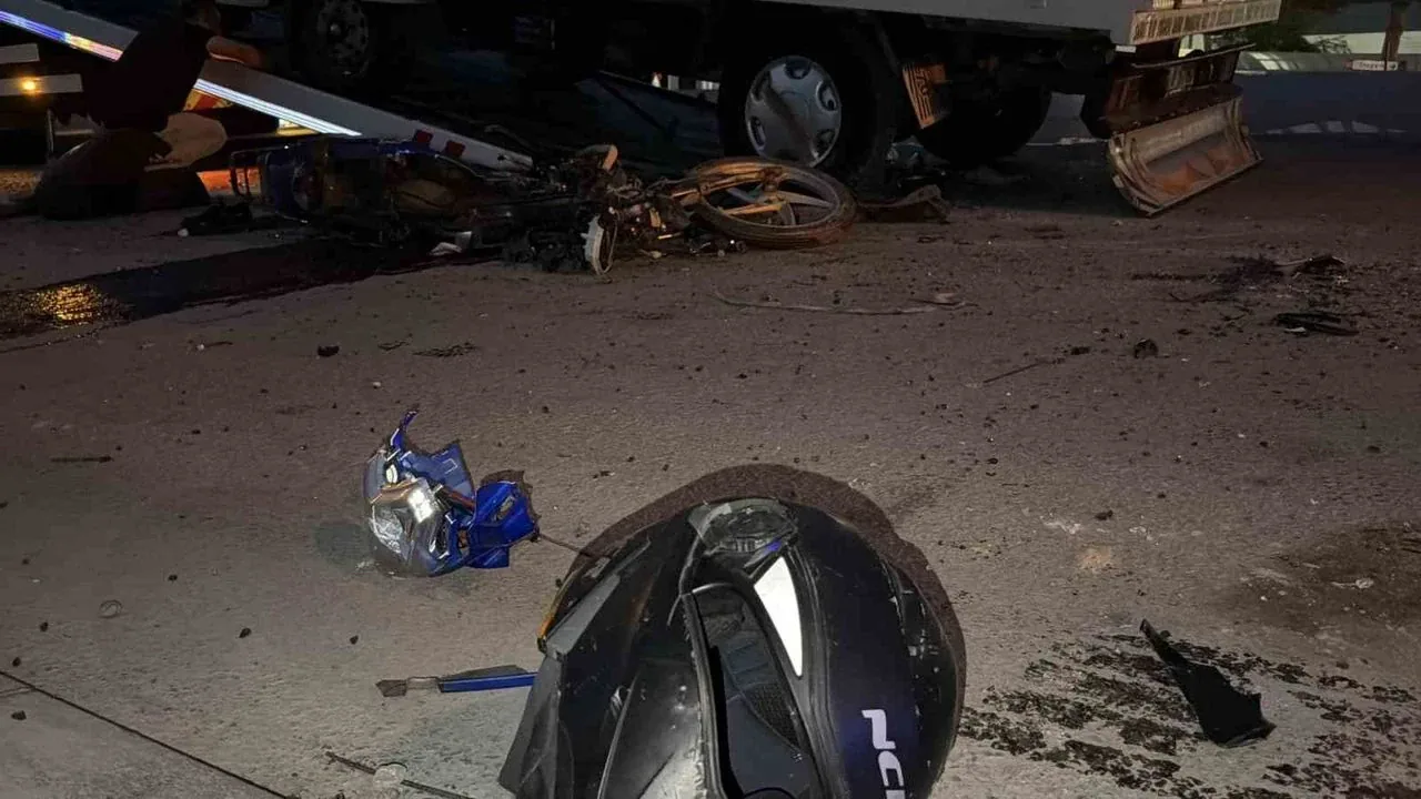 Bolu-Mengen yolunda feci kaza: Motosiklet ile kamyonet çarpıştı Bolu-Mengen yolunda feci kaza: Motosiklet ile kamyonet çarpıştı