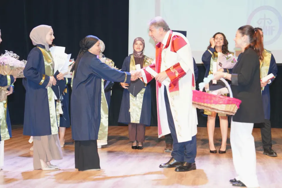 Yalova Üniversitesi Hukuk Fakültesi'nde Mezuniyet Heyecanı görseli