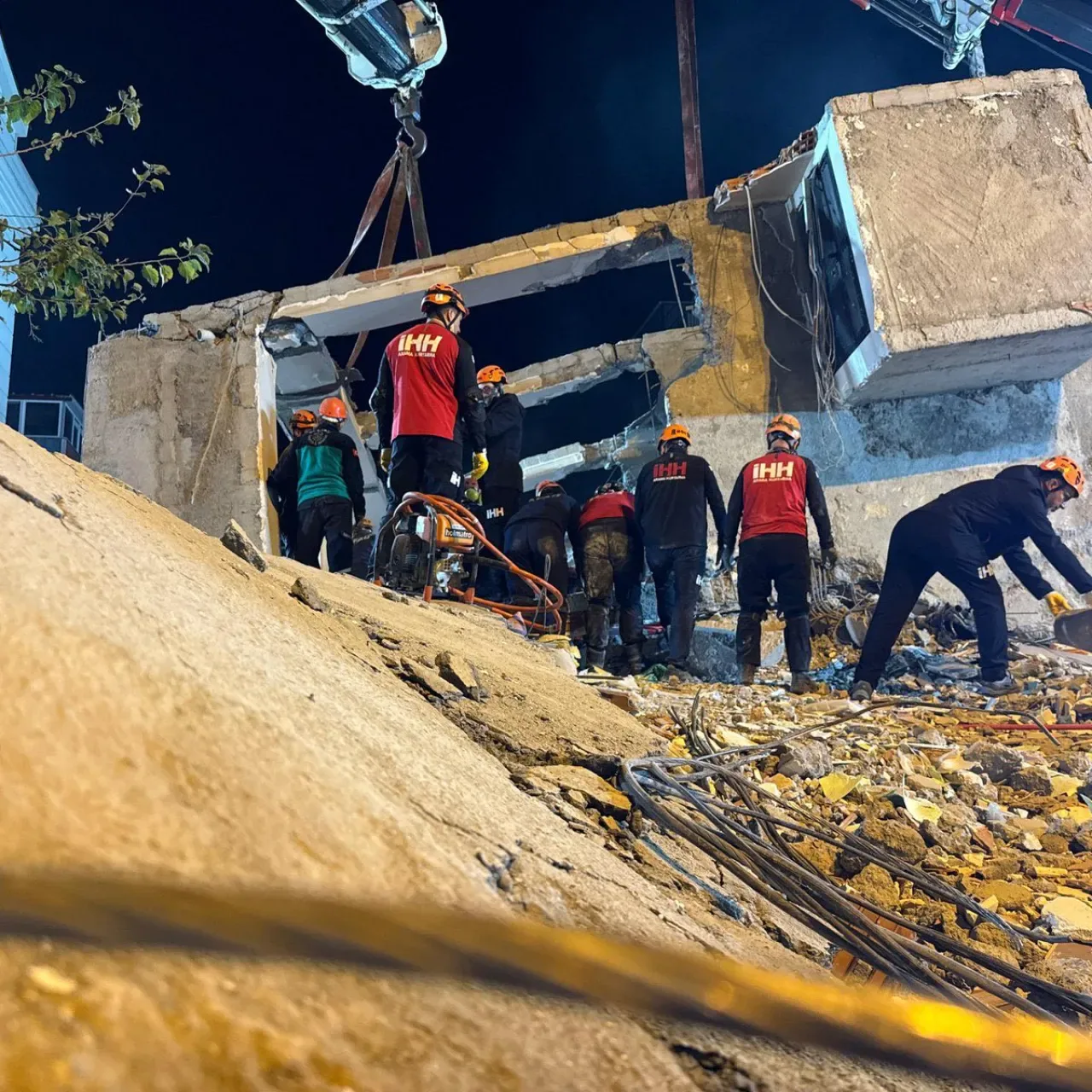 Gebze'deki Deprem Enkazından Acı Haber: Anne Emine Bilir Hayatını Kaybetti Gebze'deki Deprem Enkazından Acı Haber: Anne Emine Bilir Hayatını Kaybetti