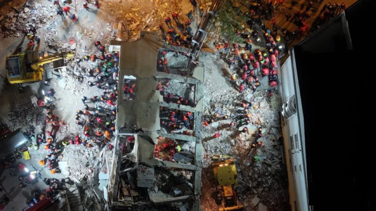 Gebze'de Çöken Binadan Son Dakika: Bir Kişi Daha Kurtarıldı Gebze'de Çöken Binadan Son Dakika: Bir Kişi Daha Kurtarıldı