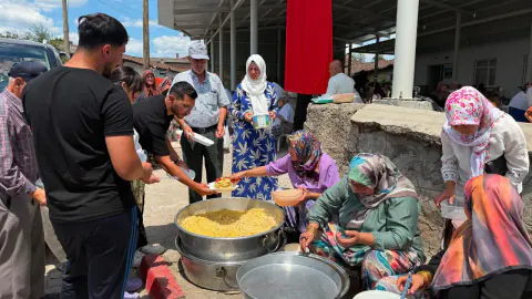 Çanakkale Yayaköy'de Geleneksel Köy Hayrı: 3 Bin Kişi Bir Araya Geldi