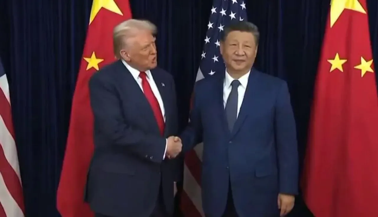 Trump ve Xi Jinping Güney Kore'de Görüştü Trump ve Xi Jinping Güney Kore'de Görüştü