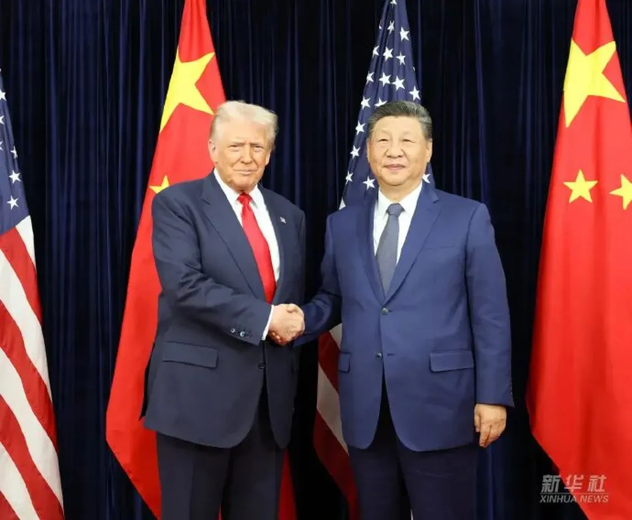 Çin ve ABD Liderleri APEC Zirvesi'nde Bir Araya Geldi Çin ve ABD Liderleri APEC Zirvesi'nde Bir Araya Geldi