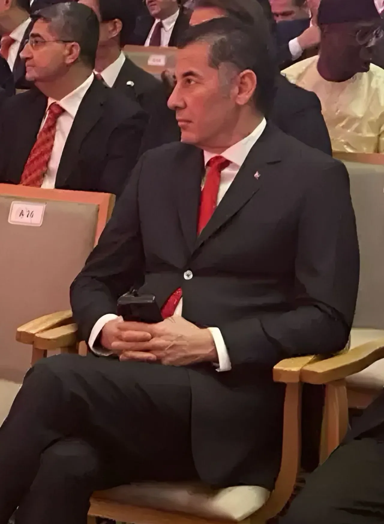 Sinan Oğan'ın Sağlık Durumu Gündemde: Saçkıran Olduğu Görüldü Sinan Oğan'ın Sağlık Durumu Gündemde: Saçkıran Olduğu Görüldü
