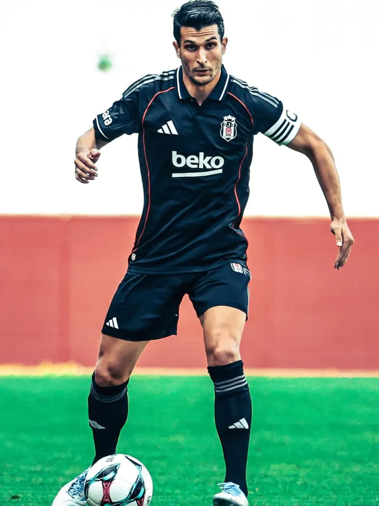 Necip Uysal Futbol Kariyerini Noktalıyor ve Sergen Yalçın'ın Ekibine Katılabilir Necip Uysal Futbol Kariyerini Noktalıyor ve Sergen Yalçın'ın Ekibine Katılabilir