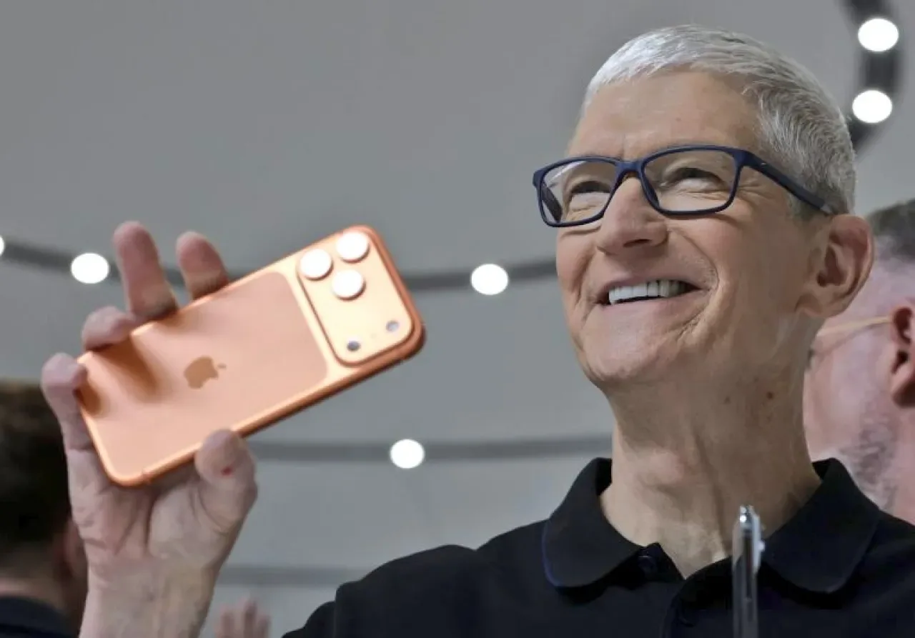 Apple CEO'su Tim Cook, 2026'nın İlk Çeyreği İçin Şirket ve iPhone Gelir Rekoru Bekliyor Apple CEO'su Tim Cook, 2026'nın İlk Çeyreği İçin Şirket ve iPhone Gelir Rekoru Bekliyor