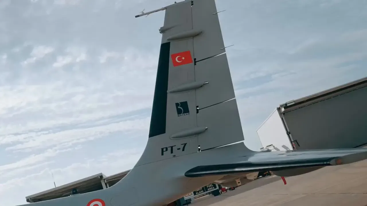 Bayraktar AKINCI TİHA'dan KEMANKEŞ Füzesiyle Üçlü Atış Başarısı Bayraktar AKINCI TİHA'dan KEMANKEŞ Füzesiyle Üçlü Atış Başarısı