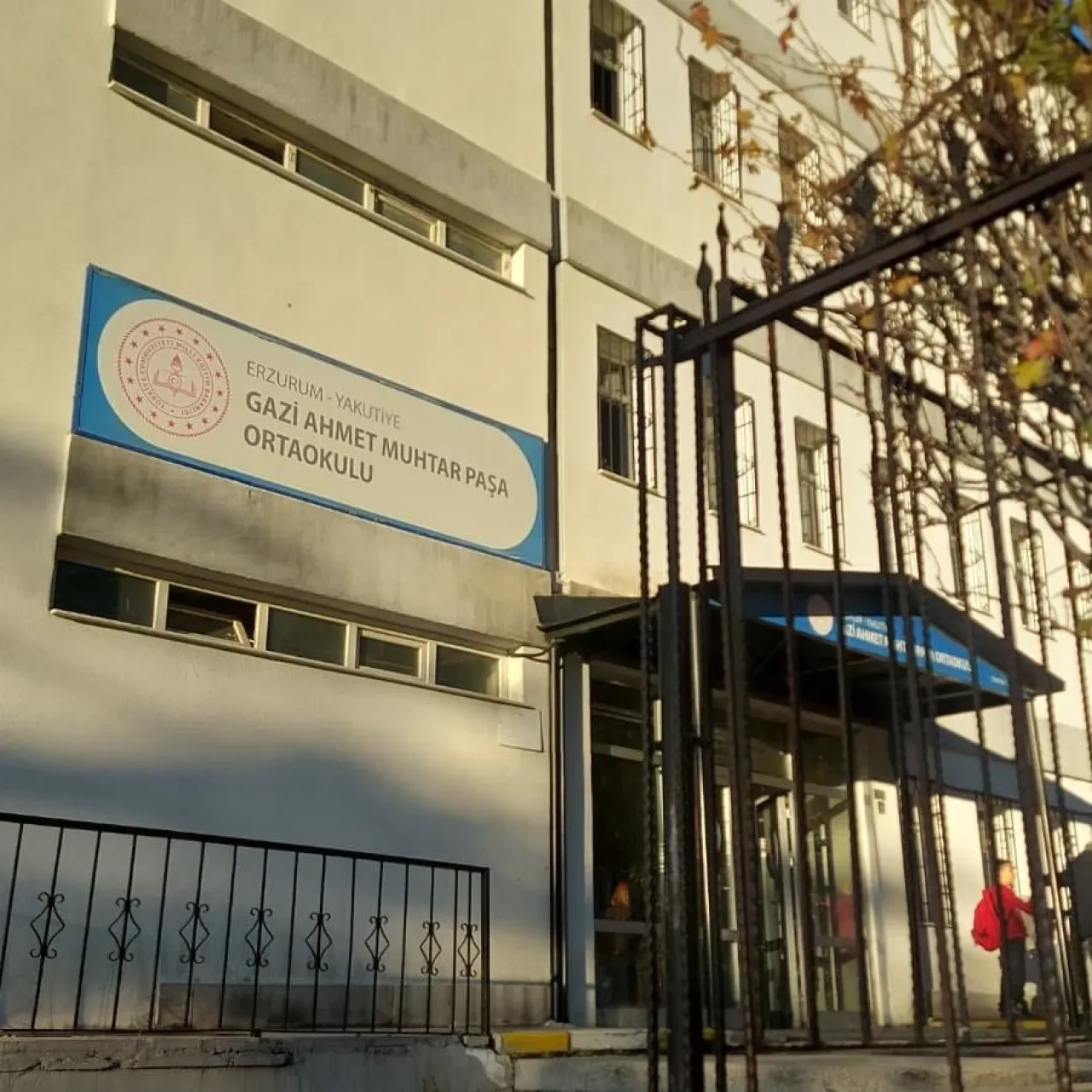 Erzurum'da Ortaokulda İzdiham: 24 Öğrenci Yaralandı Erzurum'da Ortaokulda İzdiham: 24 Öğrenci Yaralandı