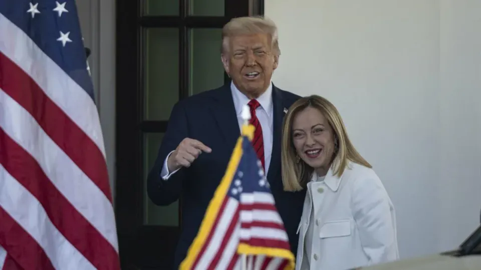 Trump ve Meloni Arasında 'Fotoğraf' Krizi: 'Uzaklaştırma Kararı Gerekiyor' görseli