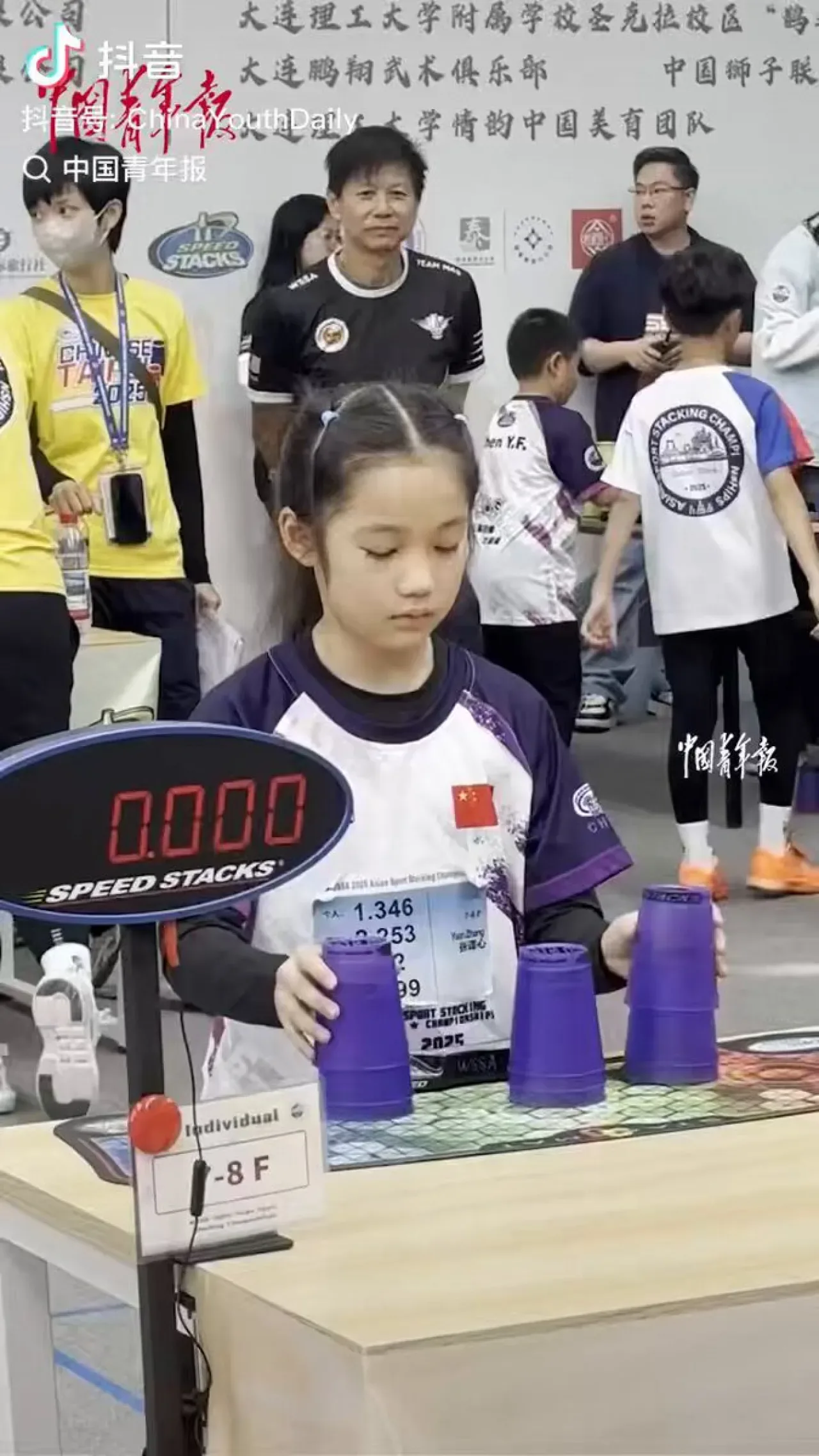 8 Yaşındaki Zhang Yixin, Cup Stacking Şampiyonasında İki Yeni Rekor Kırdı 8 Yaşındaki Zhang Yixin, Cup Stacking Şampiyonasında İki Yeni Rekor Kırdı