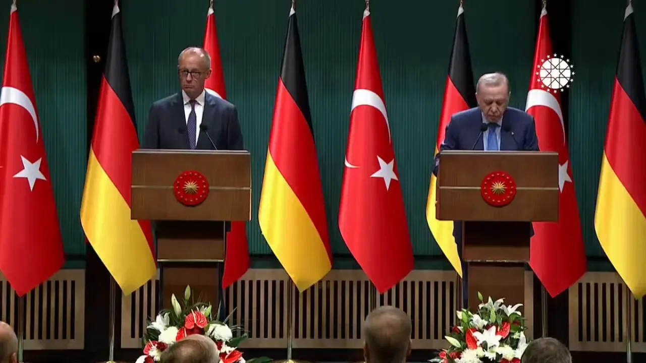 Erdoğan'dan Bölge Liderlerine Çağrı: Gazze İçin İki Devletli Çözüm ve Yeniden Yapılanma Vurgusu Erdoğan'dan Bölge Liderlerine Çağrı: Gazze İçin İki Devletli Çözüm ve Yeniden Yapılanma Vurgusu