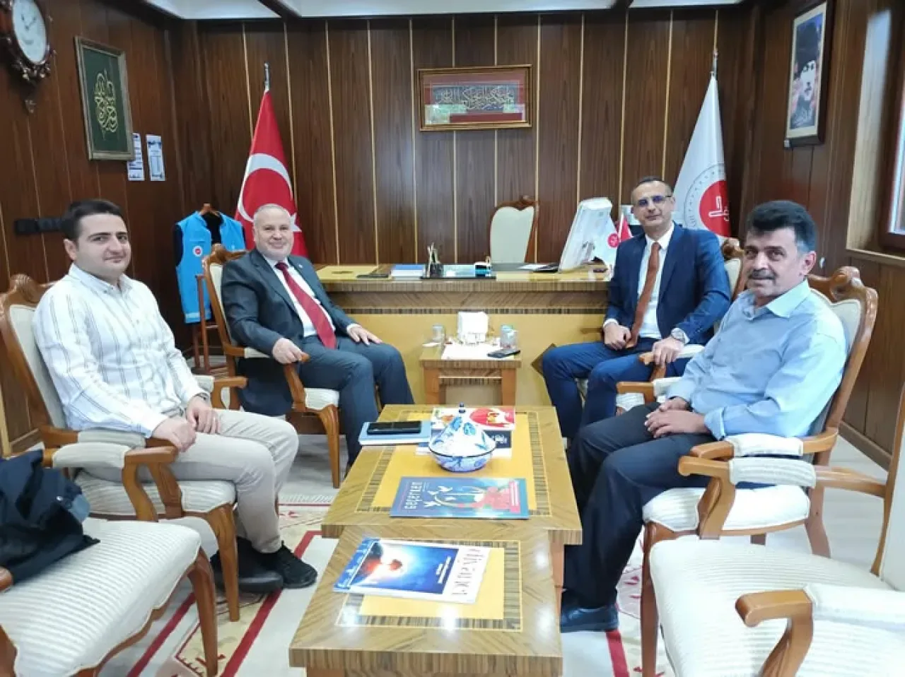 Ataşehir Müftüsü Hüseyin Aksoy, Halkbank Şube Müdürünün Ziyaretini Ağırladı Ataşehir Müftüsü Hüseyin Aksoy, Halkbank Şube Müdürünün Ziyaretini Ağırladı