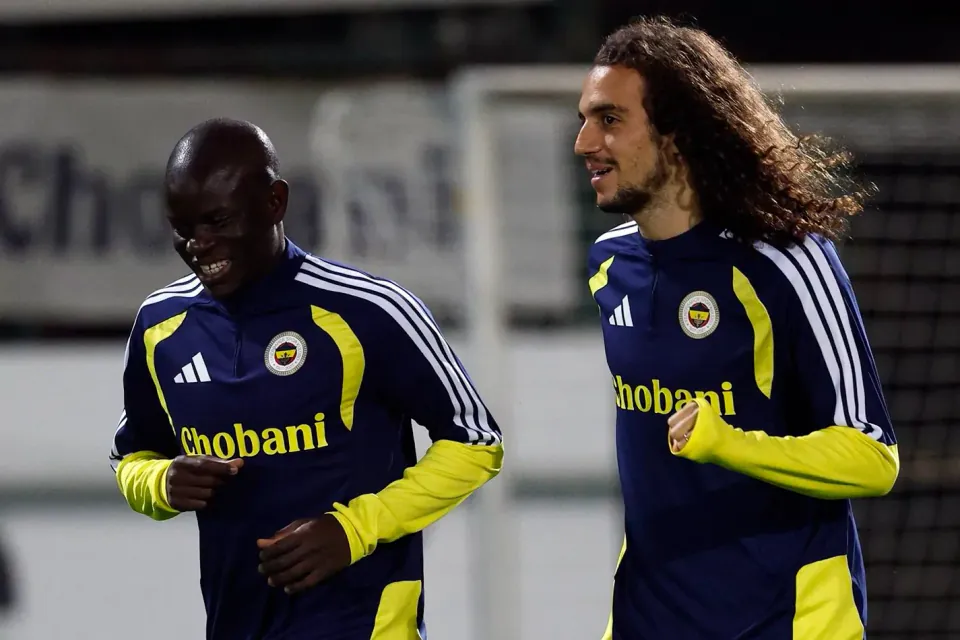Fenerbahçe Slavia Prag maçı için kampa girdi: Kartal son taktikleri işledi görseli