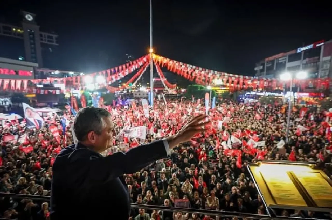 Esenyurt Belediye Başkanı Ahmet Özer'in Tutukluluğu Protesto Edildi Esenyurt Belediye Başkanı Ahmet Özer'in Tutukluluğu Protesto Edildi