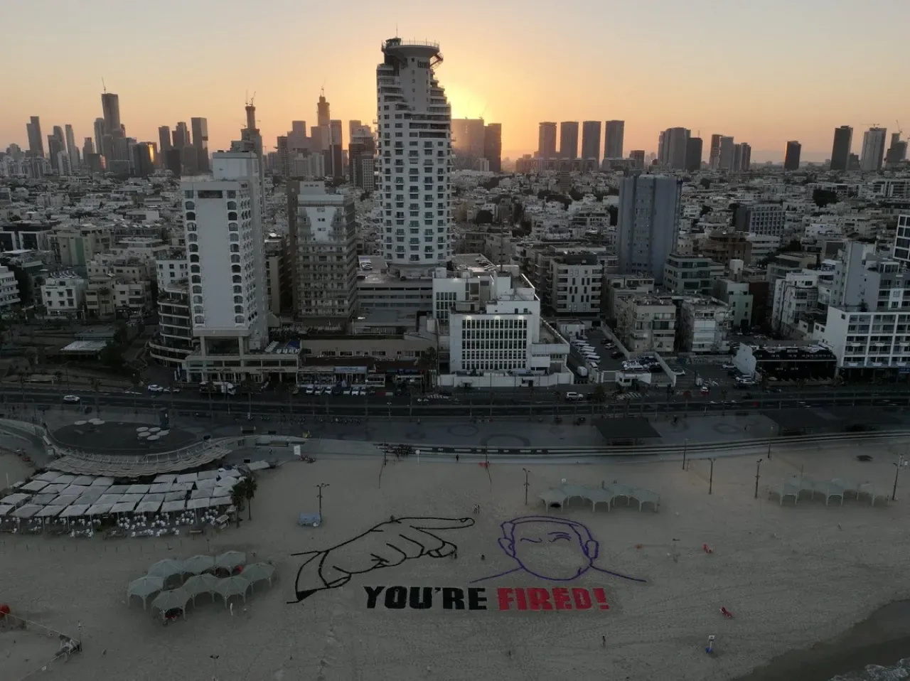 Tel Aviv'de Netanyahu'yu Protesto Eden Aktivistler: "Yeter Artık" Dediler Tel Aviv'de Netanyahu'yu Protesto Eden Aktivistler: "Yeter Artık" Dediler