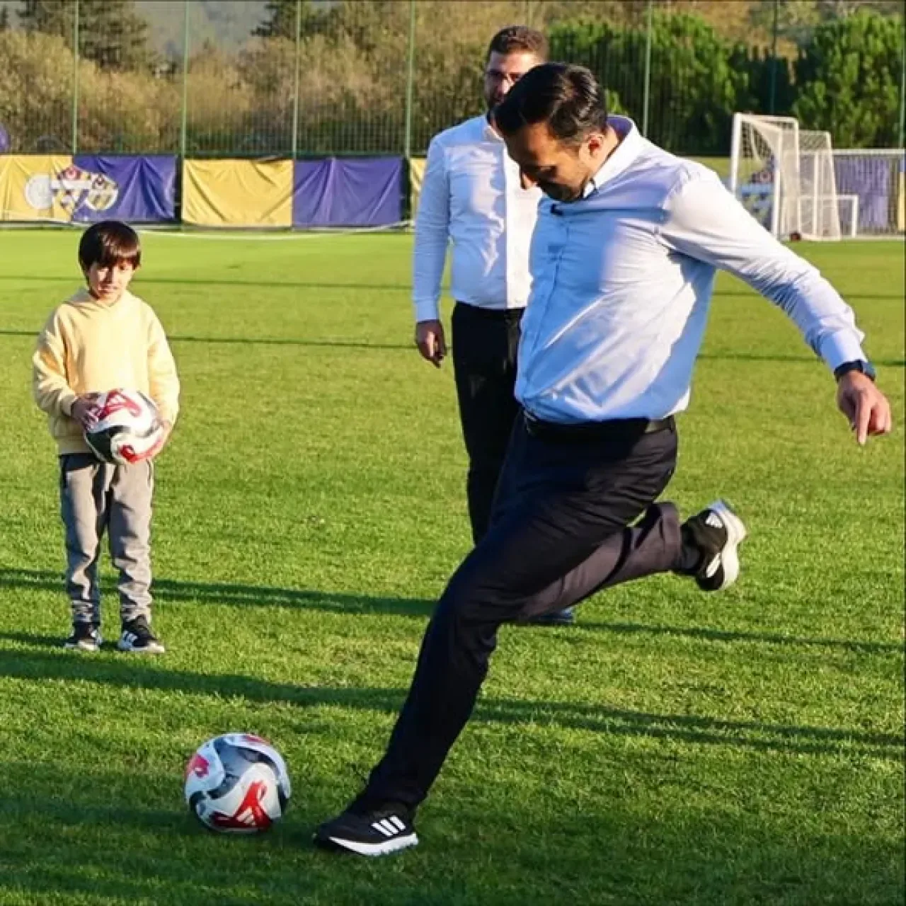 Bağcılar Belediye Başkanı Abdullah Özdemir, Eyüpspor'u Ziyaret Etti Bağcılar Belediye Başkanı Abdullah Özdemir, Eyüpspor'u Ziyaret Etti