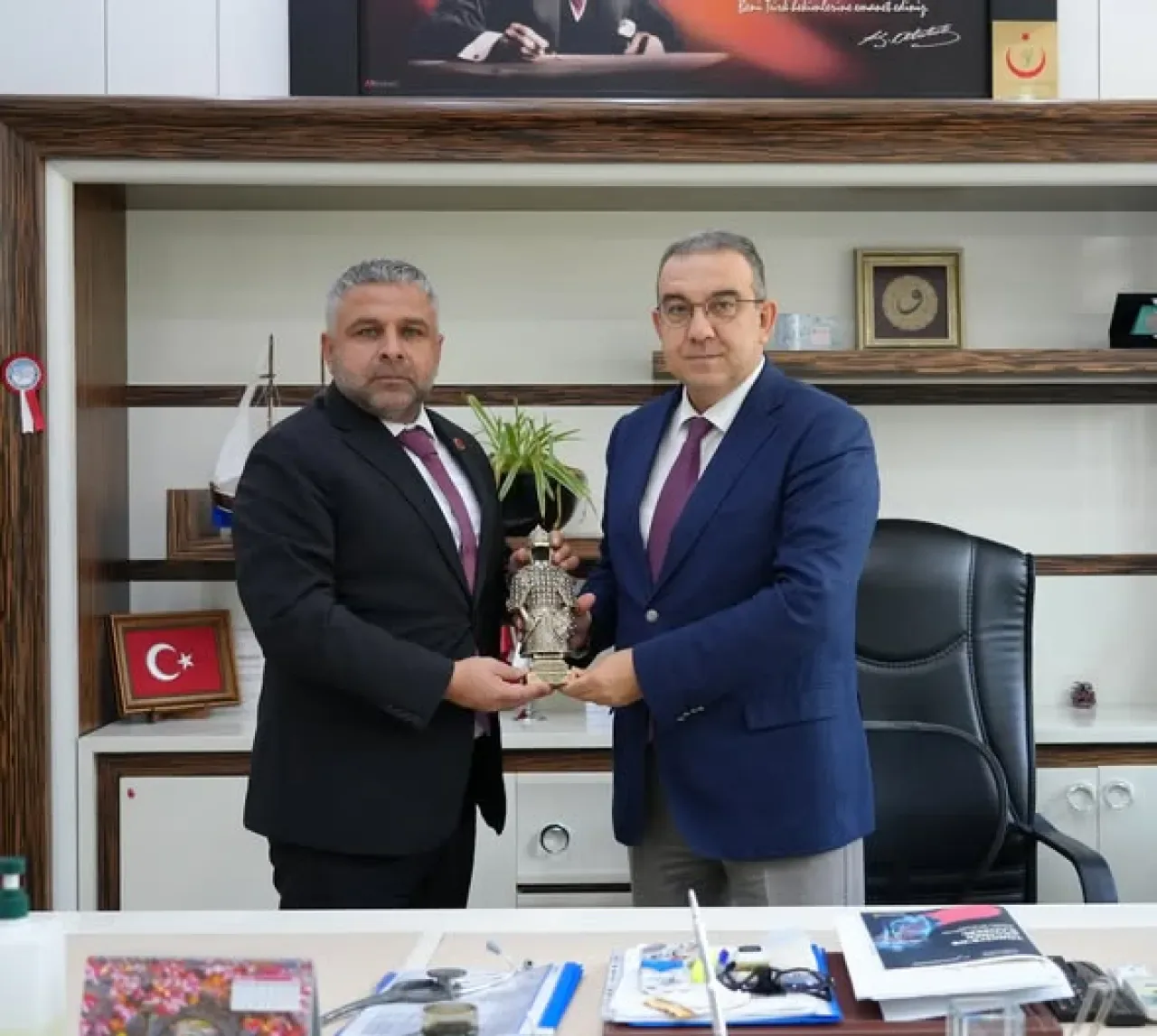 MHP Keçiören Yönetimi, Ankara Atatürk Sanatoryum Hastanesi Başhekimi'ni Ziyaret Etti MHP Keçiören Yönetimi, Ankara Atatürk Sanatoryum Hastanesi Başhekimi'ni Ziyaret Etti