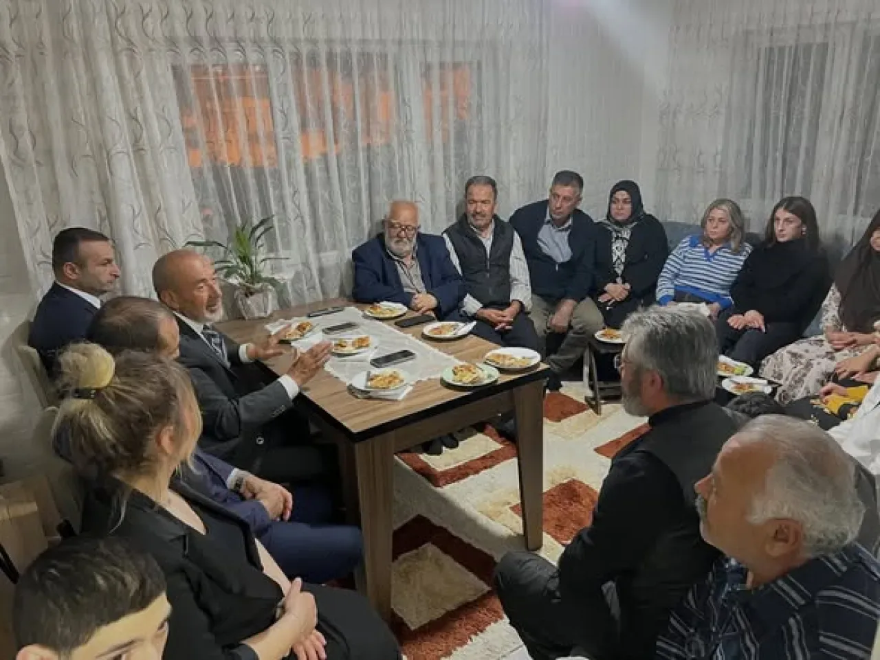 MHP'li Yaşar Yıldırım, Yenimahalle'de "Hayırlı Günler Komşum" Ziyaretlerini Sürdürüyor MHP'li Yaşar Yıldırım, Yenimahalle'de "Hayırlı Günler Komşum" Ziyaretlerini Sürdürüyor
