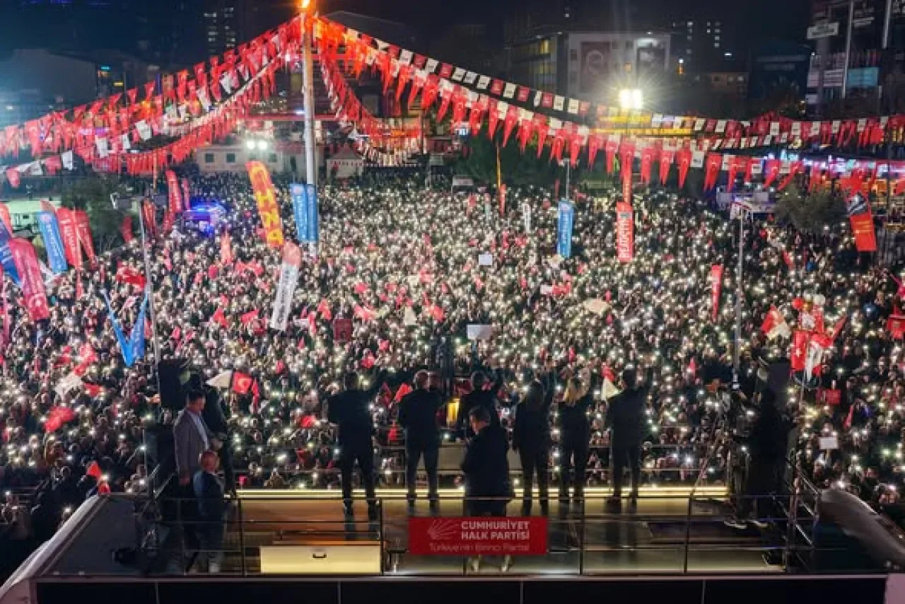 Cumhuriyet Halk Partisi Esenyurt'ta Büyük Buluşma: Özgürlük Vurgusu Cumhuriyet Halk Partisi Esenyurt'ta Büyük Buluşma: Özgürlük Vurgusu