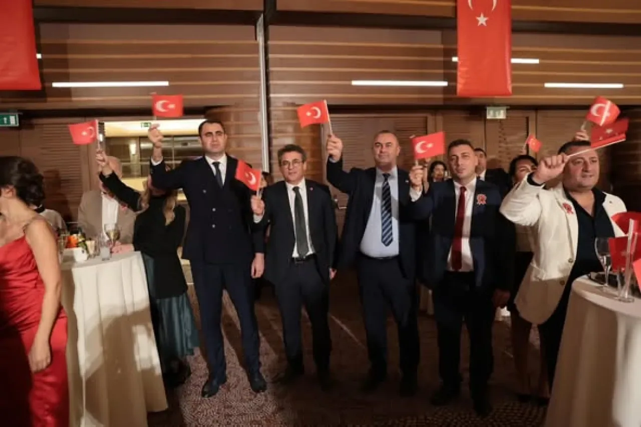 İzmir Karabağlar Belediyesi, Cumhuriyet Bayramı Coşkusunu Baloda Paylaştı İzmir Karabağlar Belediyesi, Cumhuriyet Bayramı Coşkusunu Baloda Paylaştı