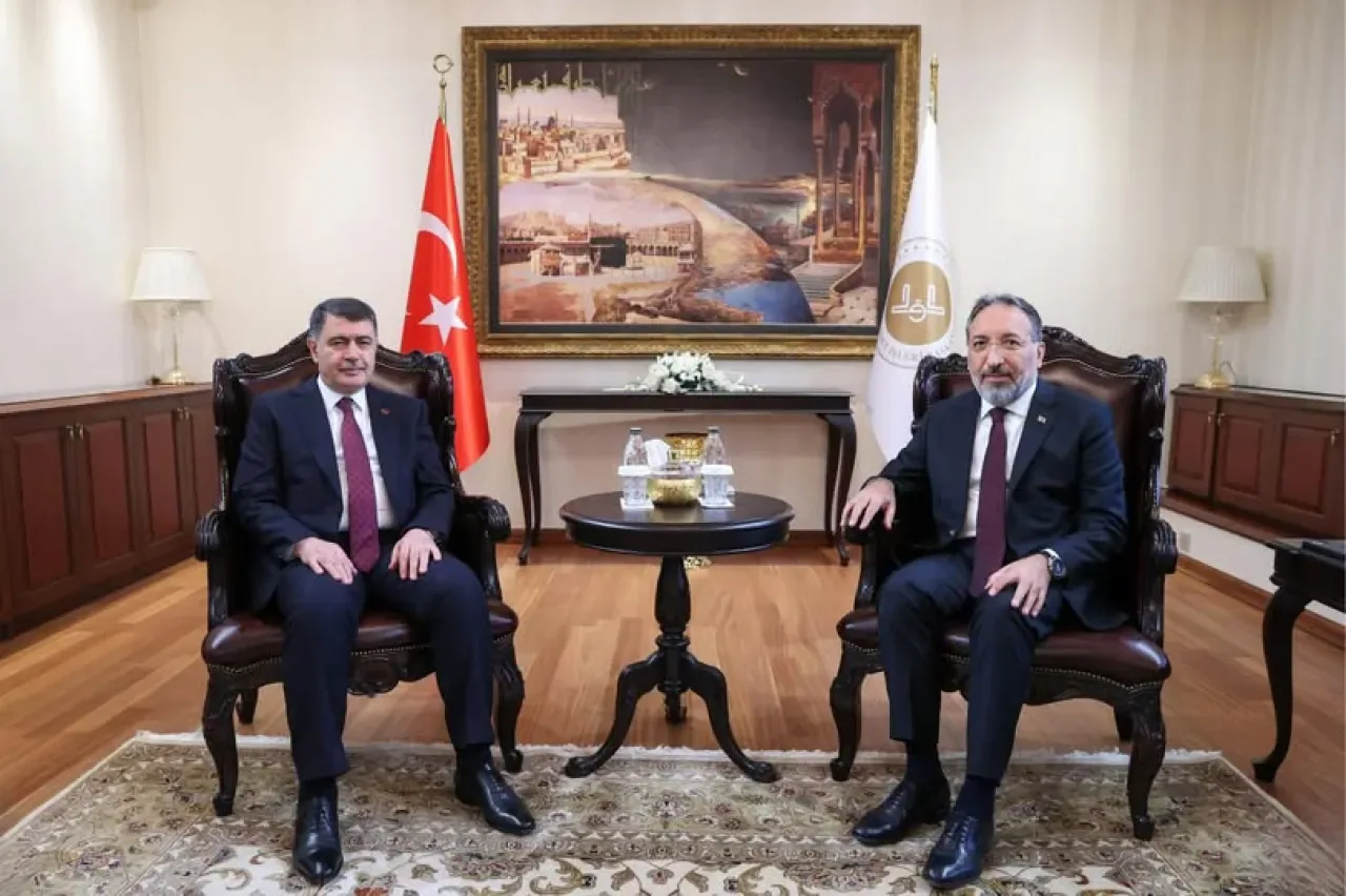 Vali Vasip Şahin, Diyanet İşleri Başkanı Safi Arpaguş'u Ziyaret Etti Vali Vasip Şahin, Diyanet İşleri Başkanı Safi Arpaguş'u Ziyaret Etti