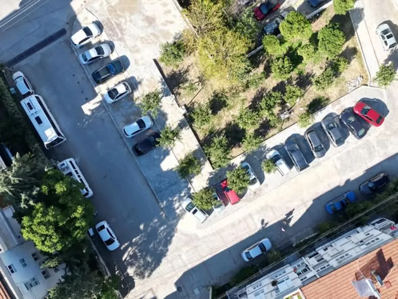 Narlıdere'de Çatalkaya Mahallesi'ne Yeni Otopark Alanı Narlıdere'de Çatalkaya Mahallesi'ne Yeni Otopark Alanı