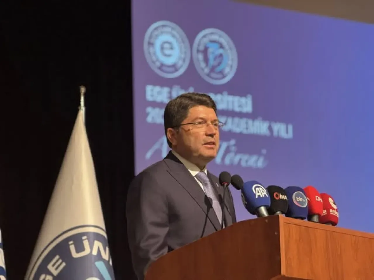 Ege Üniversitesi'nde Yeni Akademik Yıl Adalet Bakanı Yılmaz Tunç'un Katılımıyla Açıldı Ege Üniversitesi'nde Yeni Akademik Yıl Adalet Bakanı Yılmaz Tunç'un Katılımıyla Açıldı