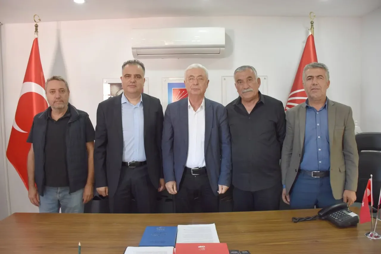 DEM Parti Antalya İl Başkanı, CHP Antalya İl Başkanı'nı Ziyaret Etti DEM Parti Antalya İl Başkanı, CHP Antalya İl Başkanı'nı Ziyaret Etti
