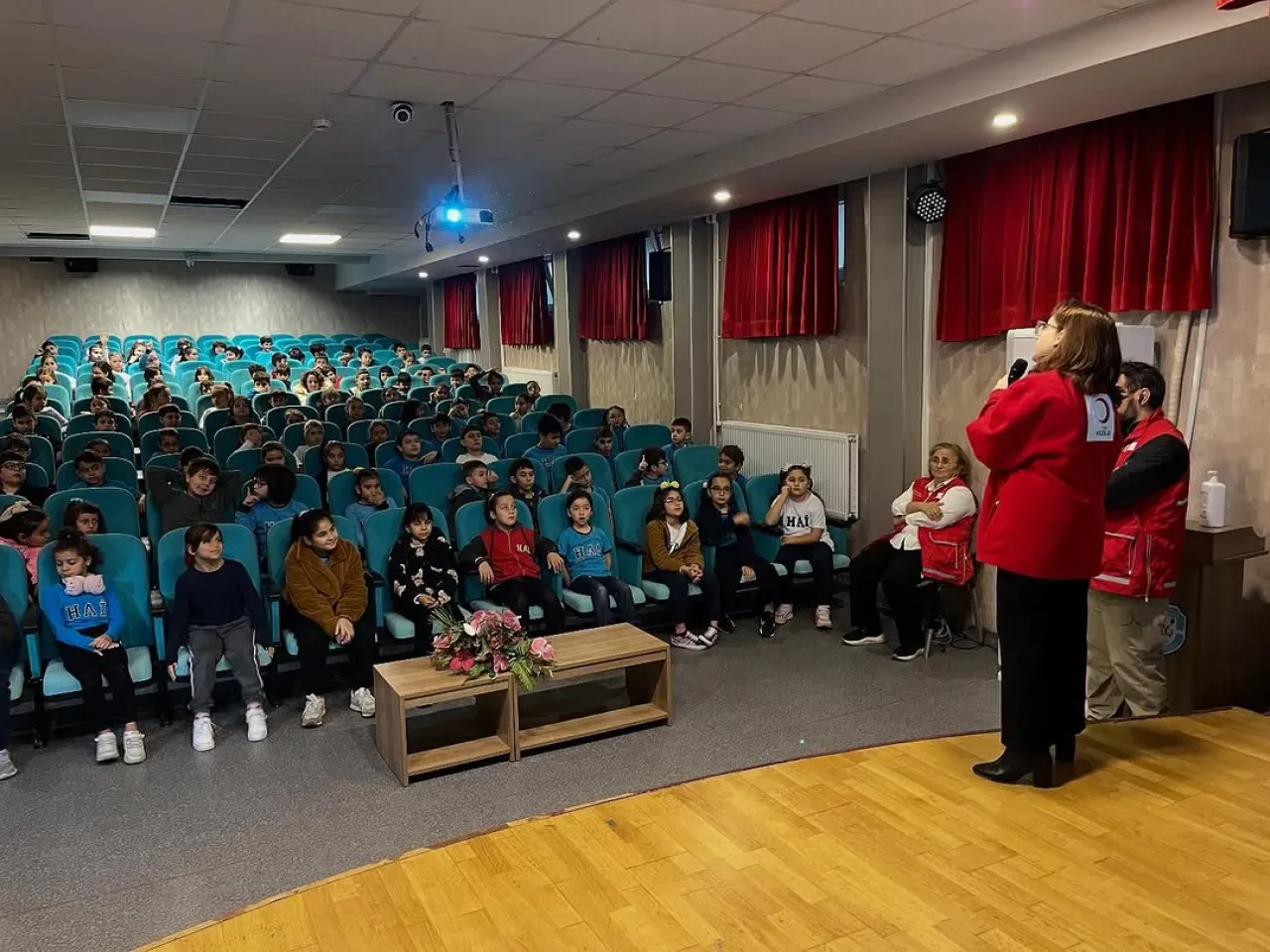 Türk Kızılay Ataşehir'de, Halil Atamavcı İlkokulu'nda Kızılay Haftası Etkinliği Düzenledi Türk Kızılay Ataşehir'de, Halil Atamavcı İlkokulu'nda Kızılay Haftası Etkinliği Düzenledi