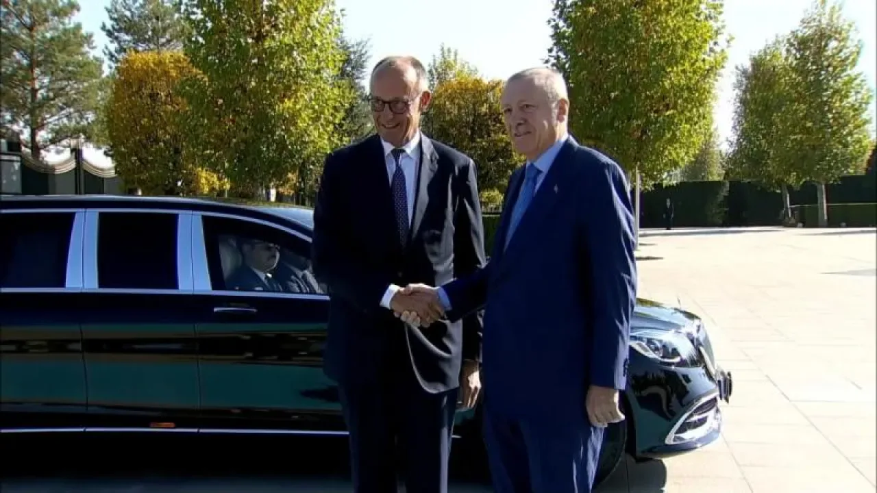 Erdoğan ve Merz, Ankara'da Resmi Törenle Bir Araya Geldi Erdoğan ve Merz, Ankara'da Resmi Törenle Bir Araya Geldi