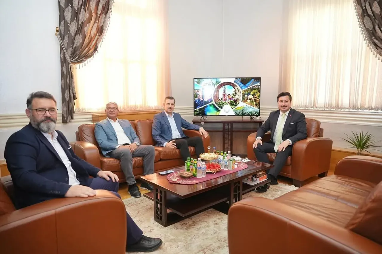 Bursa Yenişehir'e Üst Düzey Ziyaret: Havalimanı ve Kalkınma Projeleri Ele Alındı Bursa Yenişehir'e Üst Düzey Ziyaret: Havalimanı ve Kalkınma Projeleri Ele Alındı