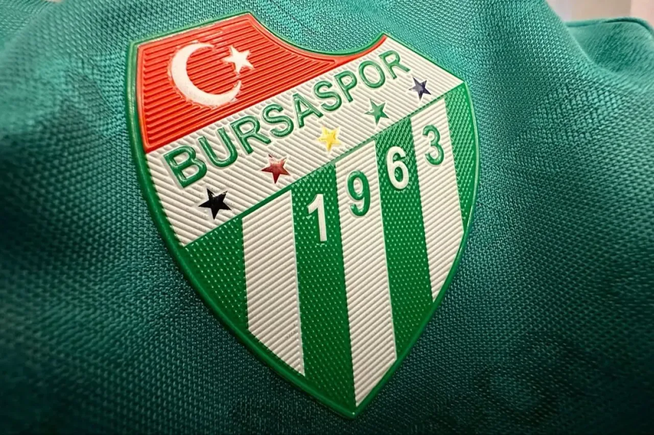 Bursaspor'a Verilen Seyircisiz Oyun Cezası Tepkilere Yol Açtı Bursaspor'a Verilen Seyircisiz Oyun Cezası Tepkilere Yol Açtı