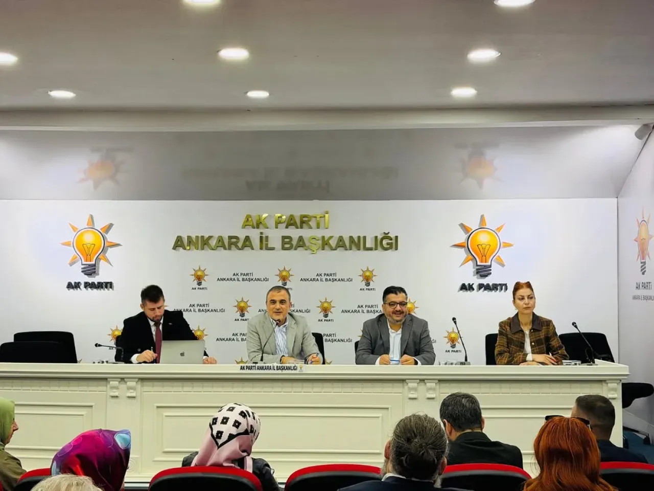 AK Parti Ankara'da Tanıtım ve Medya Başkanları Toplantısı Yapıldı AK Parti Ankara'da Tanıtım ve Medya Başkanları Toplantısı Yapıldı