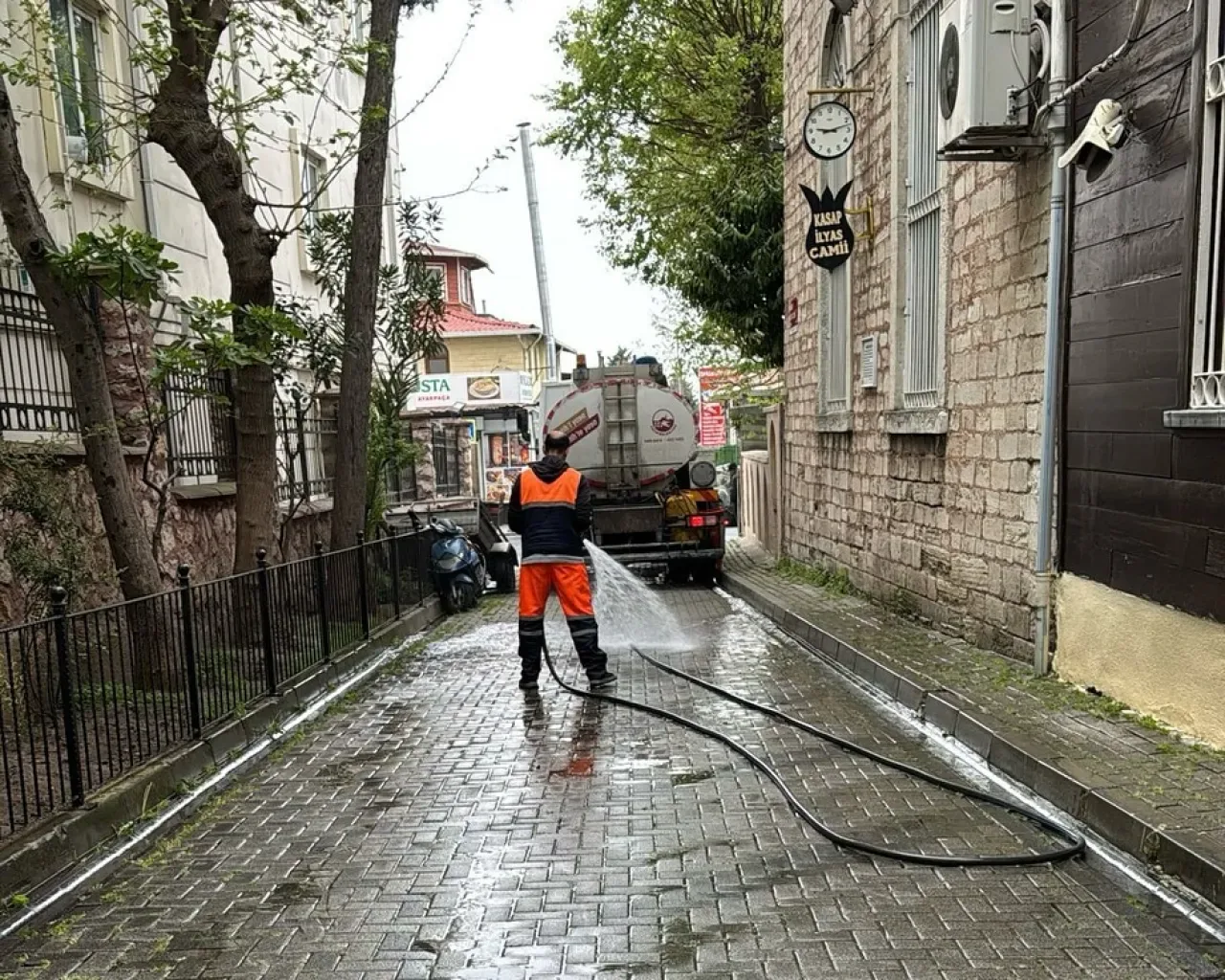 Fatih Belediyesi, Cuma Günü Öncesi Camileri Baştan Aşağı Temizledi Fatih Belediyesi, Cuma Günü Öncesi Camileri Baştan Aşağı Temizledi