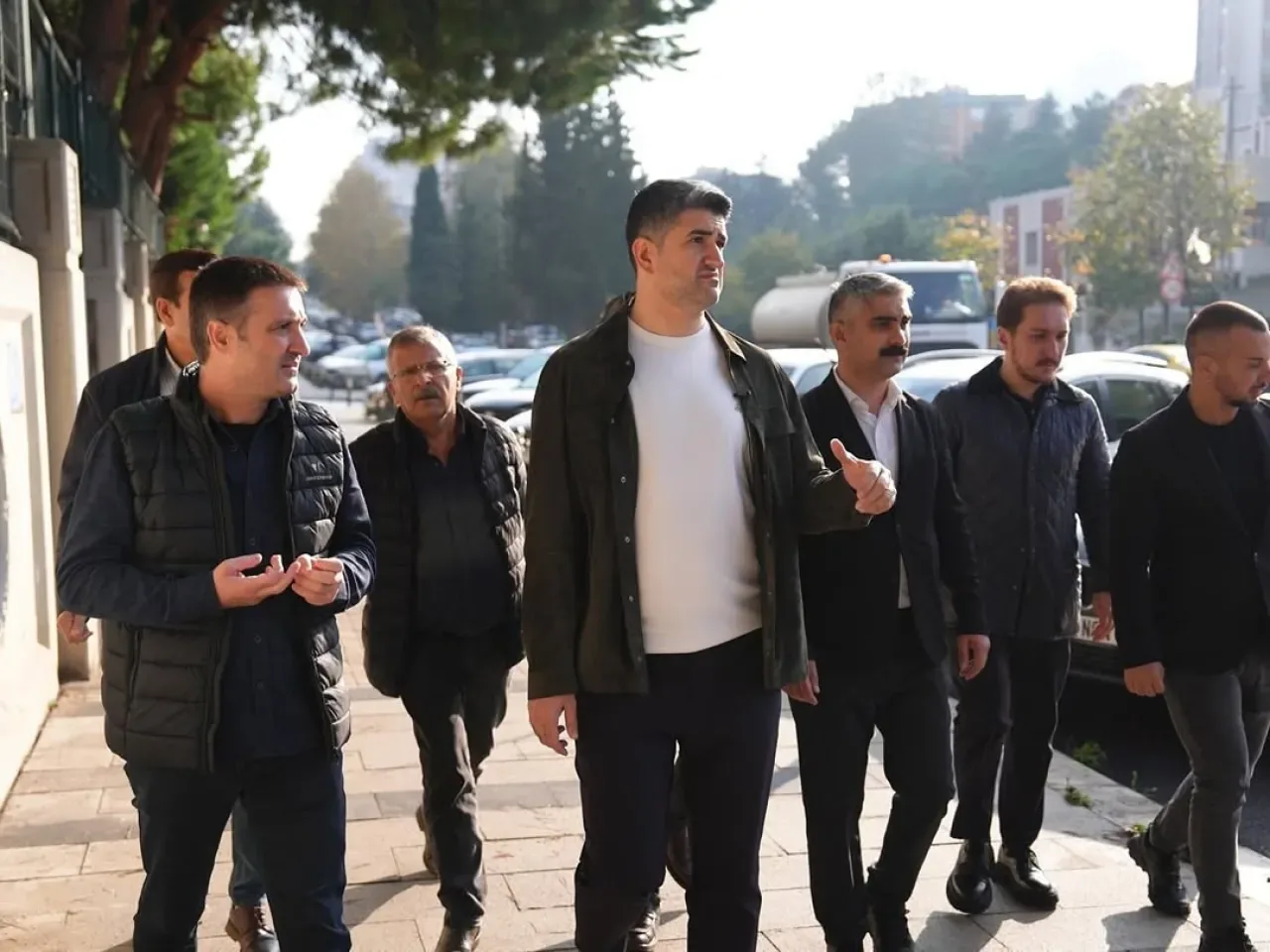 Ataşehir'de Sabahın İlk Işıklarında Temizlik Seferberliği Başladı Ataşehir'de Sabahın İlk Işıklarında Temizlik Seferberliği Başladı