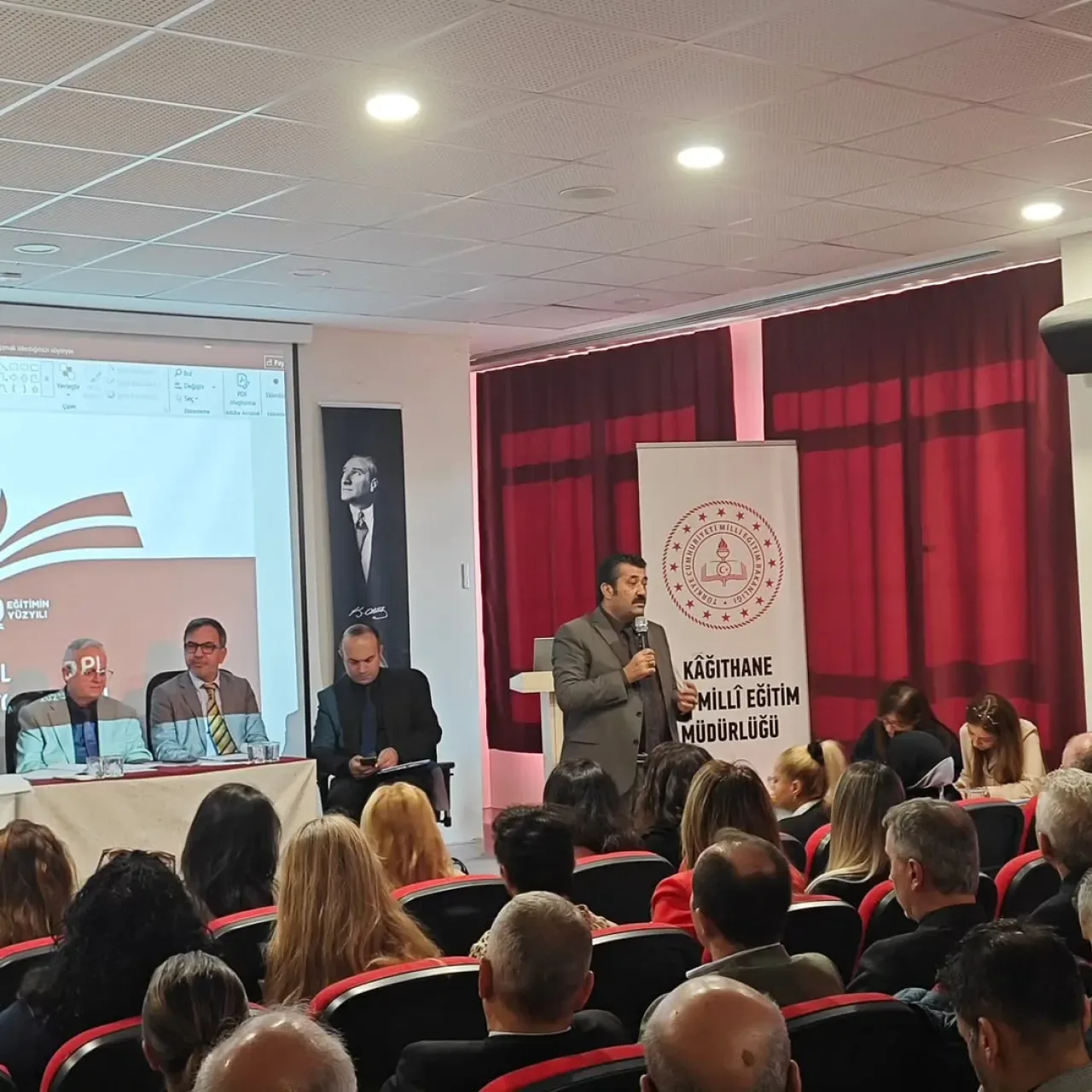 Kağıthane'de Eğitimde Kalite ve İş Birliği Vurgusu Yapılan Okul Müdürleri Toplantısı Gerçekleşti Kağıthane'de Eğitimde Kalite ve İş Birliği Vurgusu Yapılan Okul Müdürleri Toplantısı Gerçekleşti