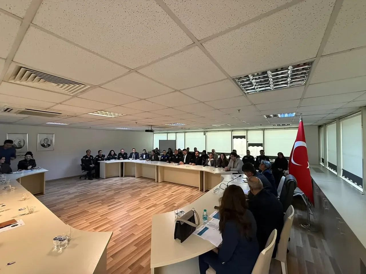 Sarıyer'de CİMER Kullanım Verimliliği İçin Önemli Toplantı Düzenlendi Sarıyer'de CİMER Kullanım Verimliliği İçin Önemli Toplantı Düzenlendi