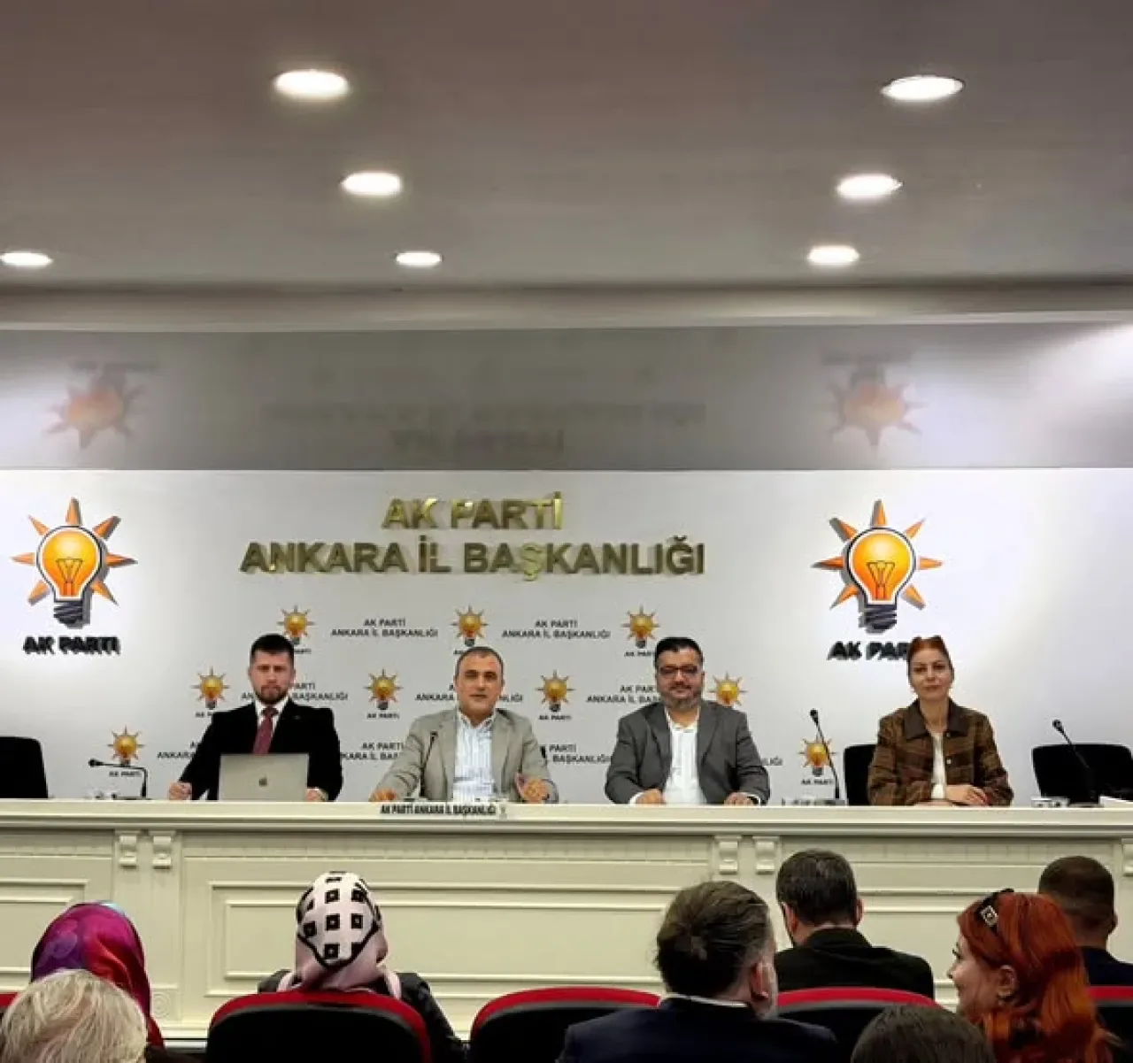 AK Parti Ankara'da Tanıtım ve Medya Toplantısı Gerçekleştirdi AK Parti Ankara'da Tanıtım ve Medya Toplantısı Gerçekleştirdi