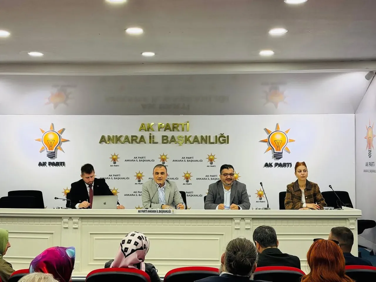 Akyurt AK Parti'de Tanıtım ve Medya Stratejileri Görüşüldü Akyurt AK Parti'de Tanıtım ve Medya Stratejileri Görüşüldü