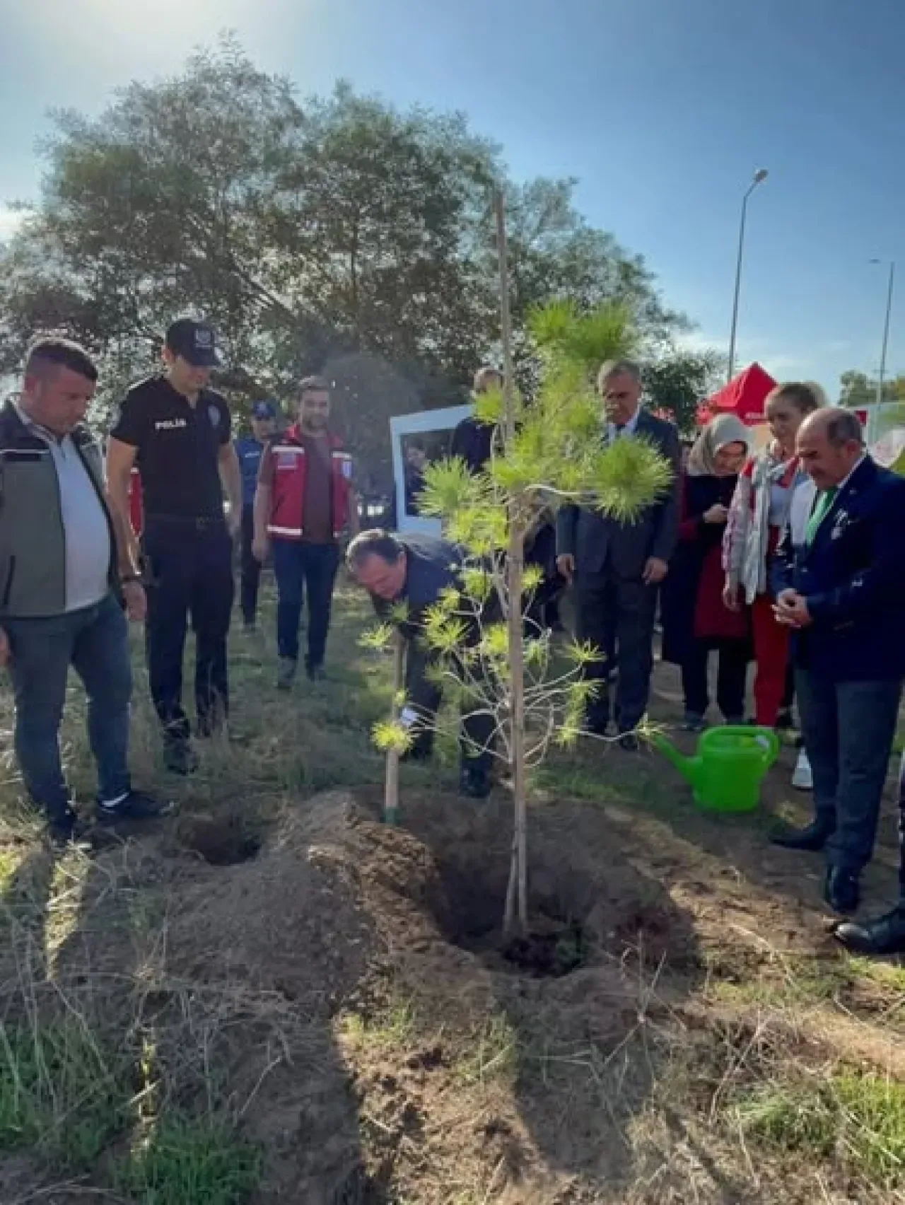 Antalya'da Aile Yılı Kapsamında Fidan Dikim Şenliği Düzenlendi Antalya'da Aile Yılı Kapsamında Fidan Dikim Şenliği Düzenlendi