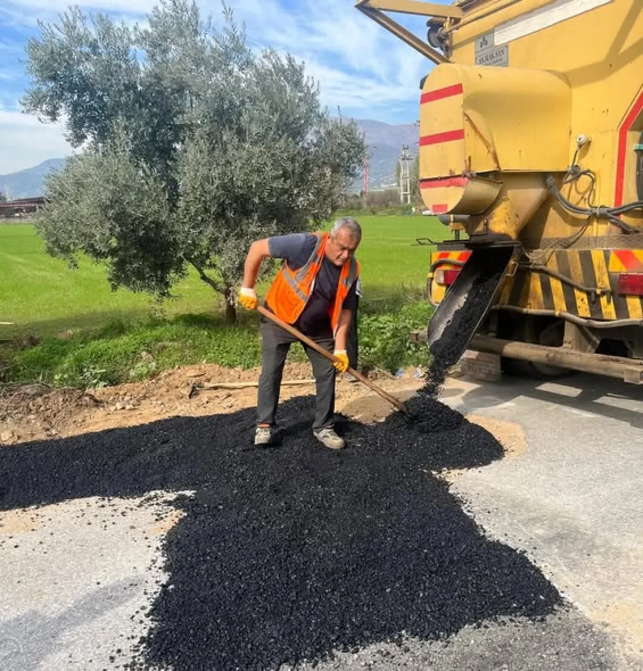 Kiraz Belediyesi, Suludere Mahallesi'nde Asfalt Yama Çalışması Gerçekleştirdi Kiraz Belediyesi, Suludere Mahallesi'nde Asfalt Yama Çalışması Gerçekleştirdi