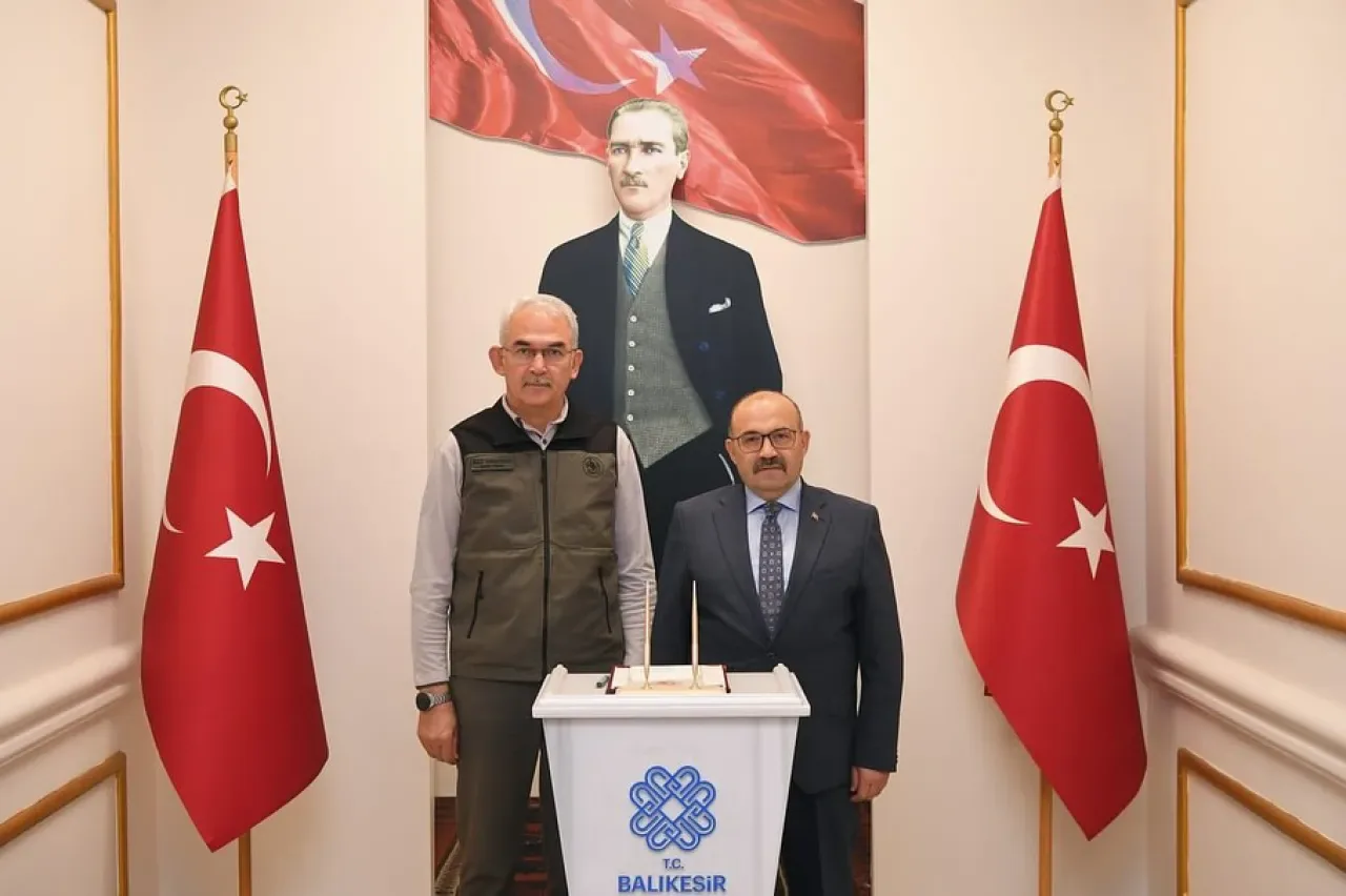 Orman Genel Müdürü Bekir Karacabey, Balıkesir Valisi İsmail Ustaoğlu'nu Ziyaret Etti Orman Genel Müdürü Bekir Karacabey, Balıkesir Valisi İsmail Ustaoğlu'nu Ziyaret Etti