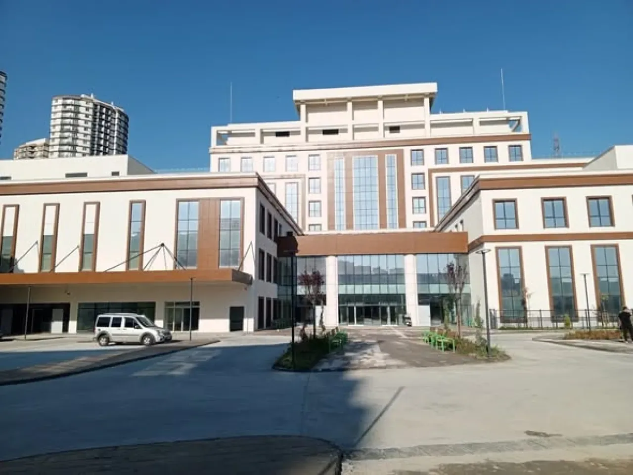 İstanbul Üniversitesi Hastanesi'nin Esenyurt'taki Yeni Ek Hizmet Binası Açılıyor İstanbul Üniversitesi Hastanesi'nin Esenyurt'taki Yeni Ek Hizmet Binası Açılıyor