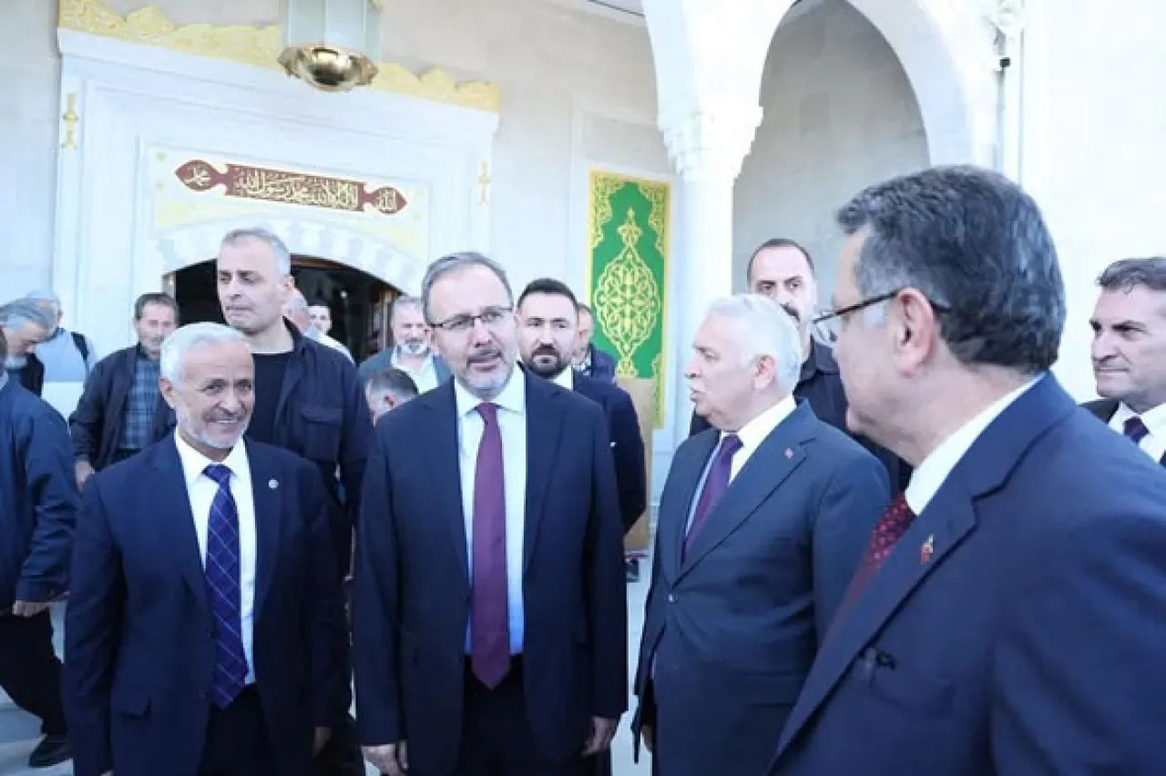 Ak Parti İzmir Milletvekili Mehmet Kasapoğlu, Trabzon'da Cuma Buluşmasına Katıldı Ak Parti İzmir Milletvekili Mehmet Kasapoğlu, Trabzon'da Cuma Buluşmasına Katıldı