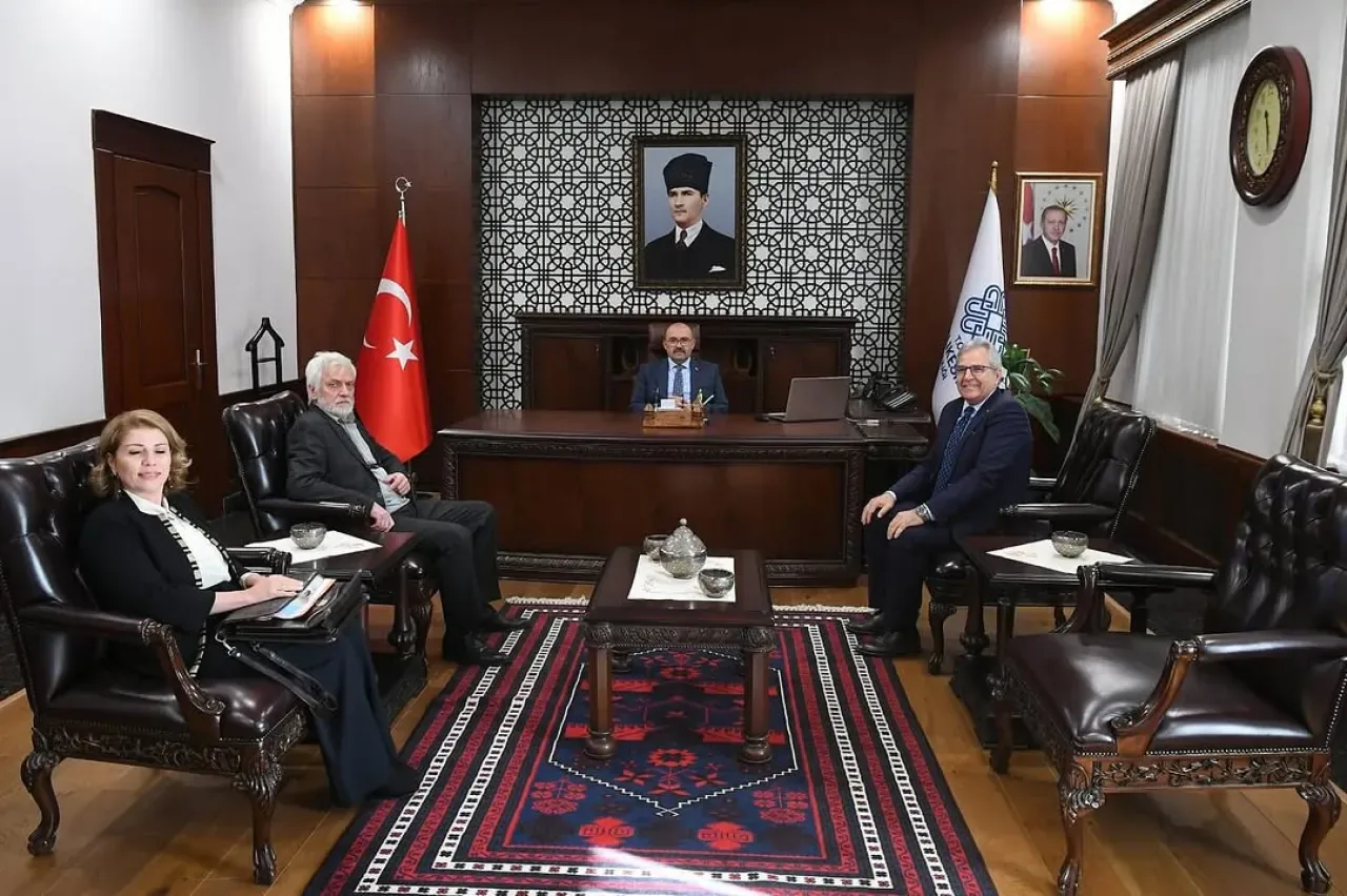 Bandırma Belediye Başkanı ve Heyeti Balıkesir Valisi'ni Ziyaret Etti Bandırma Belediye Başkanı ve Heyeti Balıkesir Valisi'ni Ziyaret Etti